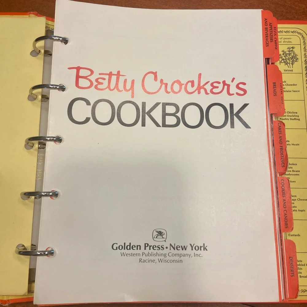 Vintage Rare Betty Crocker Cookbook 5 Ring Binder, 15th printing, 1972 - Picture 9 of 16